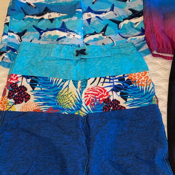 Boys shorts and top size 8 - Picture 3 of 7